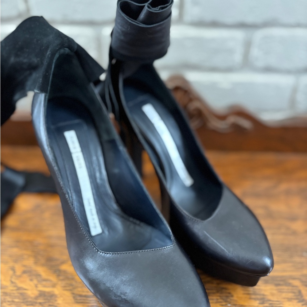 Vero Cuoio Black Ankle Strap Heels